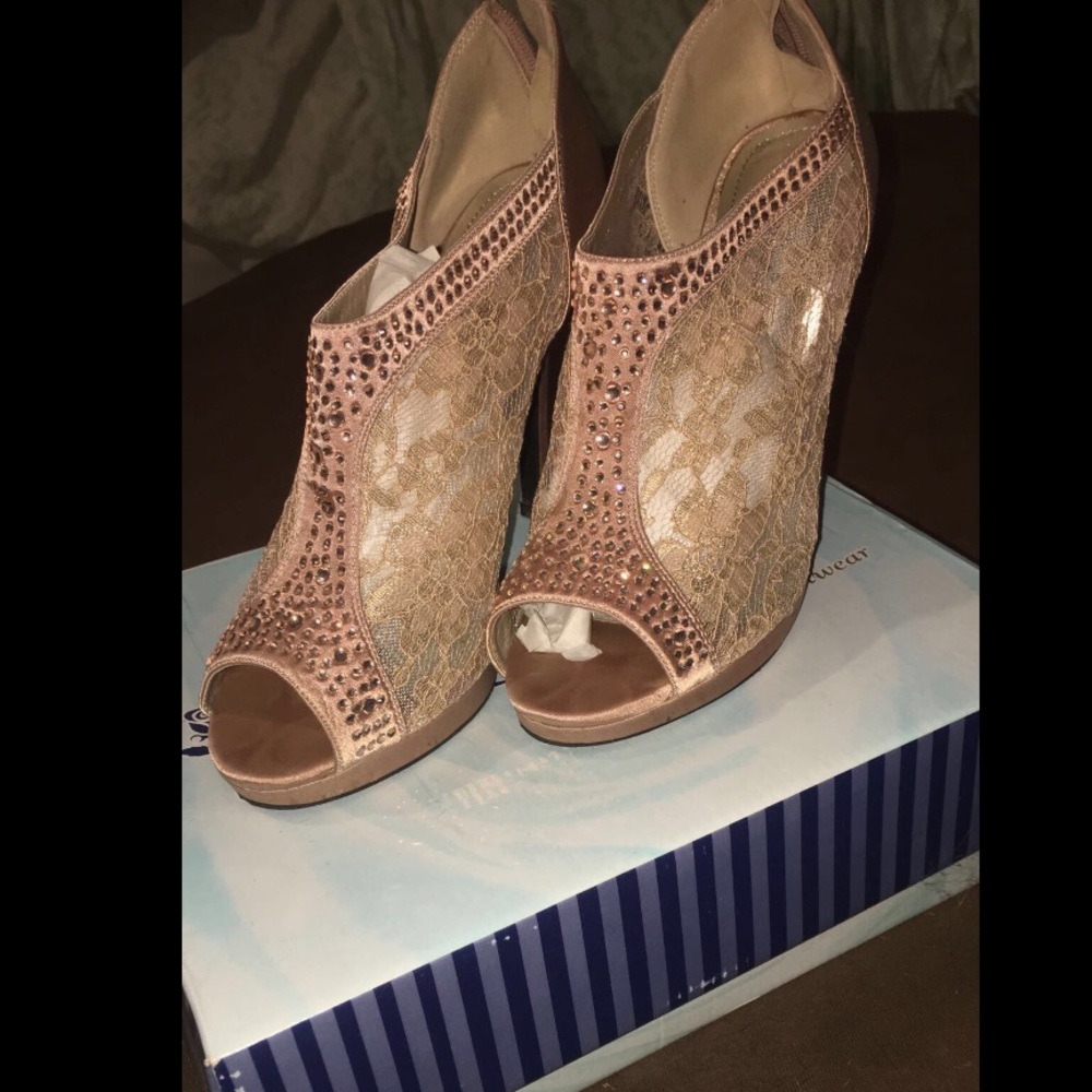 GORGEOUS heels!